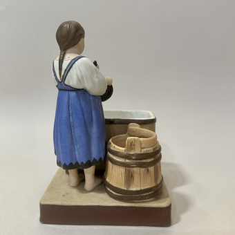 "Крестьянские дети у короба", Россия, завод "Гарднера", 1890-е гг.